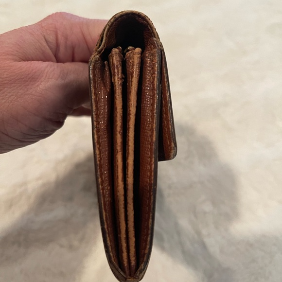 Authentic Vintage Louis Vuitton Sarah Wallet - Picture 7 of 7
